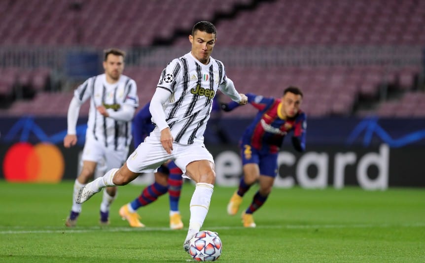 BARCELONA, SPAIN - DECEMBER 08: (BILD ZEITUNG OUT) Cristiano Ronaldo of FC Barcelona scores his team's third goal during the UEFA Champions League Group G stage match between FC Barcelona and Juventus at Camp Nou on December 8, 2020 in Barcelona, Spain. (Photo by Sportinfoto/DeFodi Images via Getty Images)