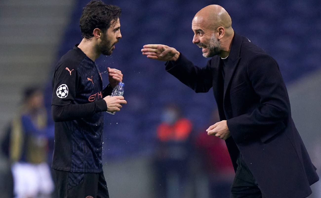 Pep Guardiola gives directions to Bernado Silva during a game - Photo by Jose Manuel Alvarez/Quality Sport Images/Getty Images