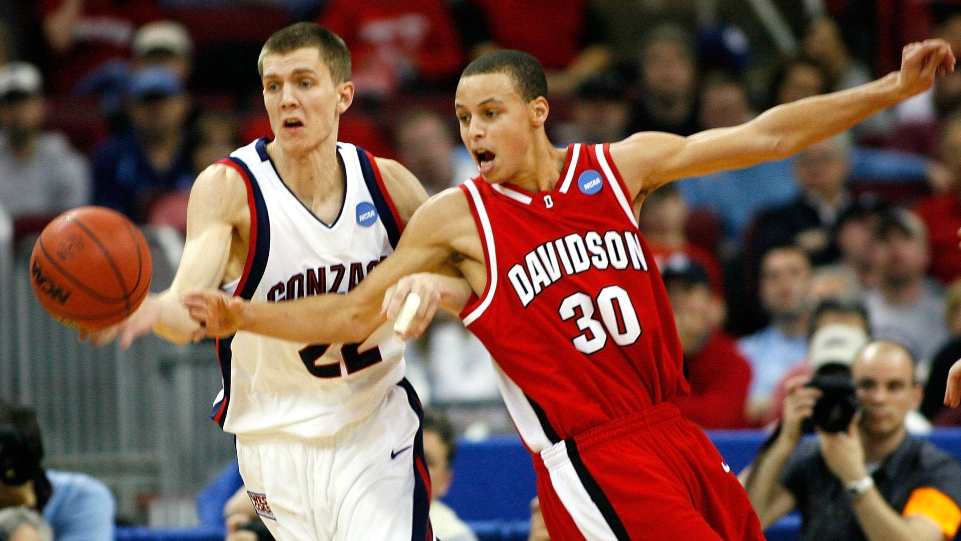 Stephen Curry #30 of the Davidson Wildcats reaches for a loose ball against Micah Downs #22 of the Gonzaga Bulldogs during the 1st round of the 2008 NCAA Men's Basketball Tournament on March 21, 2008 at RBC Center in Raleigh, North Carolina. (Photo by Kevin C. Cox/Getty Images)