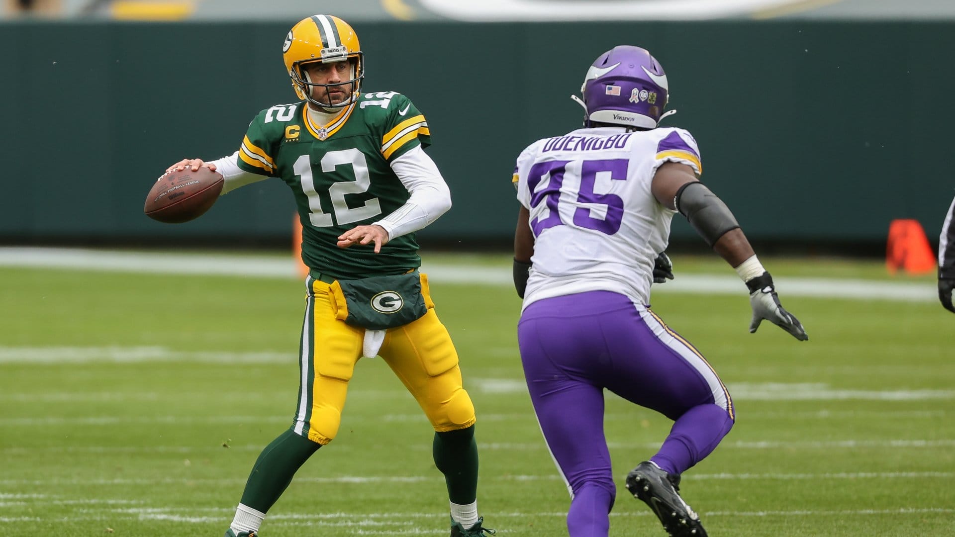 GREEN BAY, WISCONSIN - NOVEMBER 01: Aaron Rodgers #12 of the Green Bay Packers drops back to pass while being chased by Ifeadi Odenigbo #95 of the Minnesota Vikings in the first quarter at Lambeau Field on November 01, 2020 in Green Bay, Wisconsin. (Photo by Dylan Buell/Getty Images)
