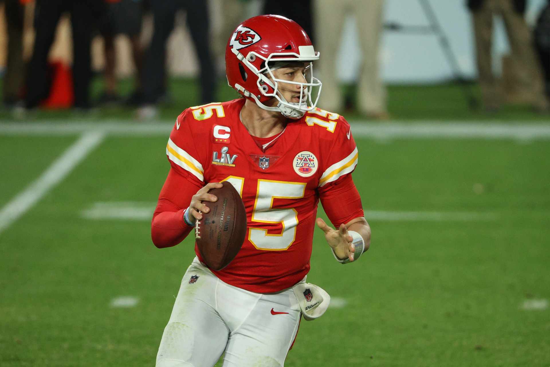 TAMPA, FLORIDA - FEBRUARY 07: Patrick Mahomes #15 of the Kansas City Chiefs looks to pass against the Tampa Bay Buccaneers in Super Bowl LV at Raymond James Stadium on February 07, 2021 in Tampa, Florida. (Photo by Patrick Smith/Getty Images)