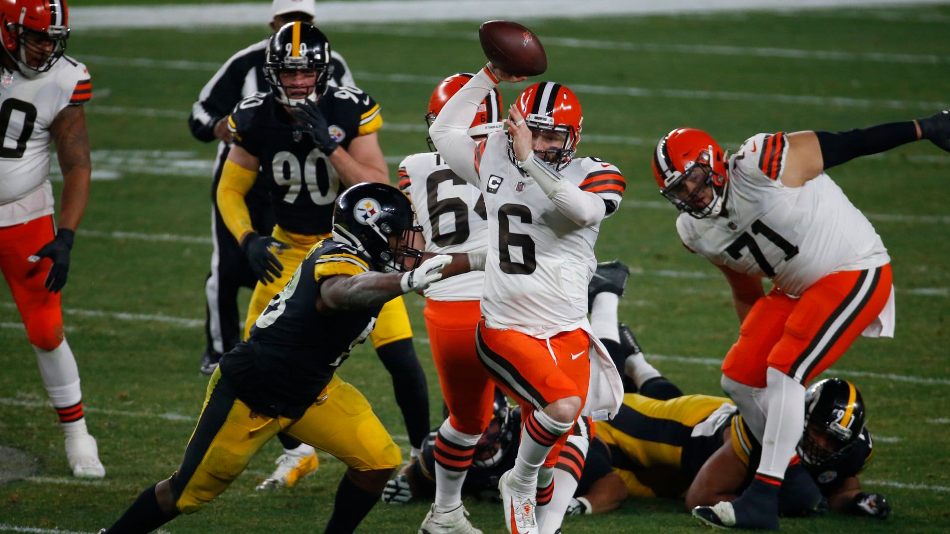 PITTSBURGH, PA - JANUARY 11: Baker Mayfield #6 of the Cleveland Browns in action against Vince Williams #98 of the Pittsburgh Steelers on January 11, 2021 at Heinz Field in Pittsburgh, Pennsylvania. (Photo by Justin K. Aller/Getty Images)
