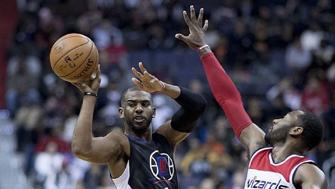 Chris Paul attempts a pass against the Wizards.