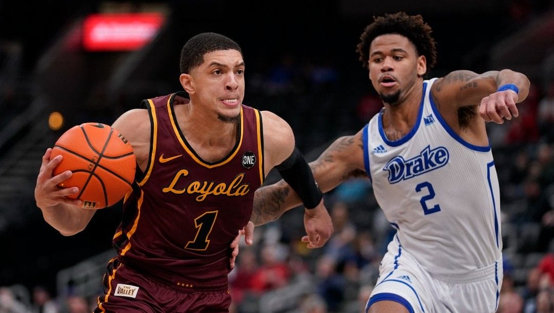 Loyola of Chicago's Lucas Williamson (1) heads to the basket as Drake's Tremell Murphy (2) defends during the second half of an NCAA college basketball game in the championship of the Missouri Valley Conference.
