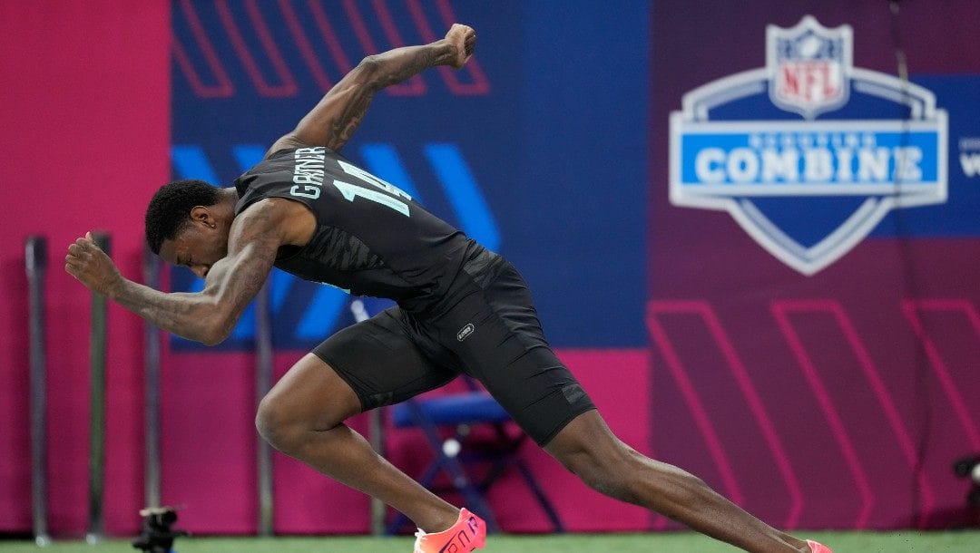 Cincinnati defensive back Sauce Gardner runs the 40-yard dash at the NFL football scouting combine, Sunday, March 6, 2022, in Indianapolis.