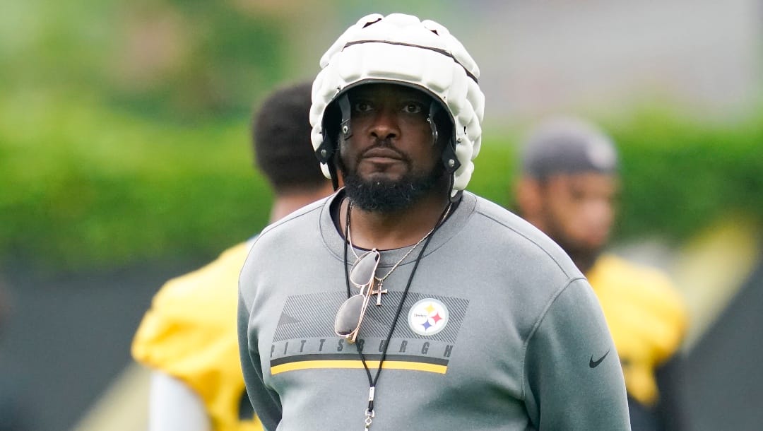 Pittsburgh Steelers head coach Mike Tomlin wears a soft-shell helmet protective cover as he watches the team workout during an NFL football practice, Tuesday, June 7, 2022, in Pittsburgh. (AP Photo/Keith Srakocic)