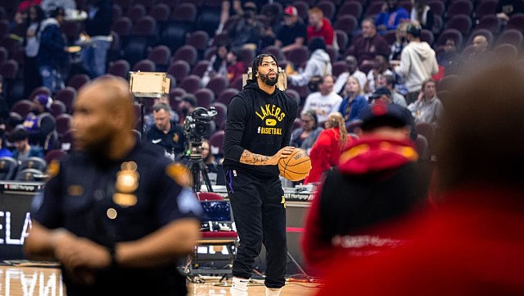 Anthony Davis in a pre-game shoot around in March 2022.