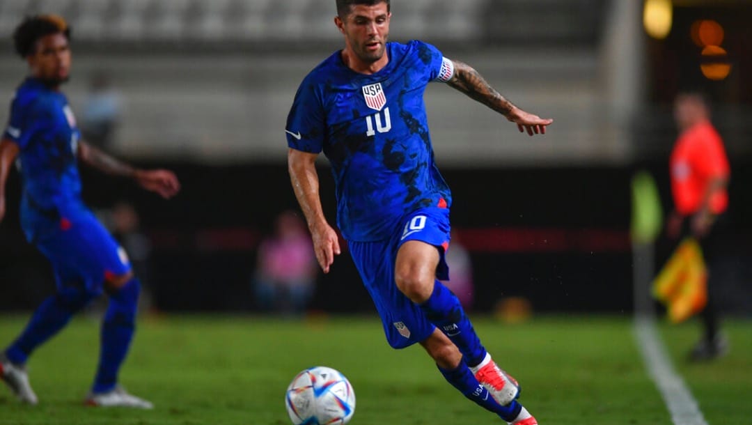 United States' Christian Pulisic controls the ball.
