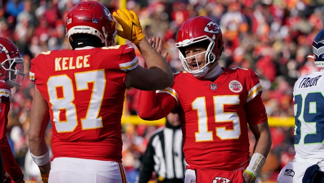 Kansas City Chiefs quarterback Patrick Mahomes (15) and tight end Travis Kelce (87) celebrate