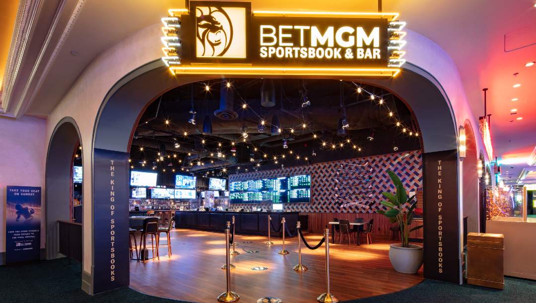 Image of the BetMGM Sportsbook and Bar at the Park MGM -