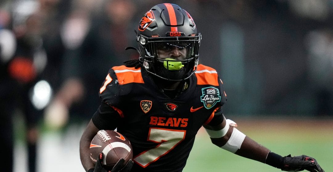 Oregon State wide receiver Silas Bolden (7) runs with the ball during the Las Vegas Bowl NCAA college football game against Florida, Saturday, Dec. 17, 2022, in Las Vegas.