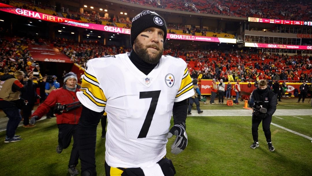 Pittsburgh Steelers quarterback Ben Roethlisberger (7) runs onto the field before an NFL wild-card playoff football game against the Kansas City Chiefs, Sunday, Jan. 16, 2022, in Kansas City, Mo.