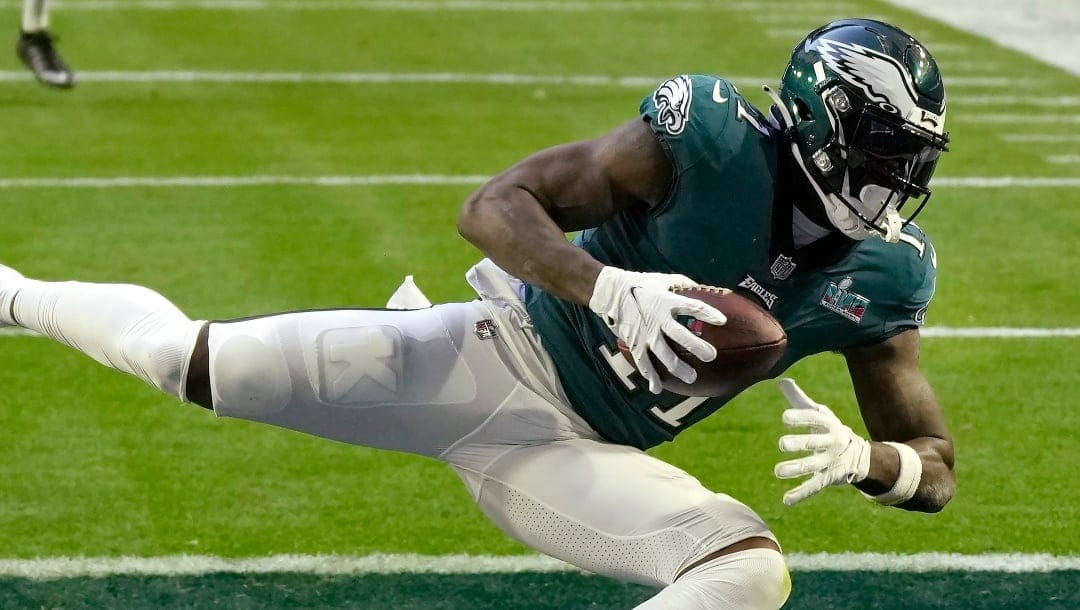 Philadelphia Eagles wide receiver A.J. Brown (11) catches a touchdown pass against the Kansas City Chiefs during the first half of the NFL Super Bowl 57 football game between the Kansas City Chiefs and the Philadelphia Eagles, Sunday, Feb. 12, 2023, in Glendale, Ariz. (AP Photo/Seth Wenig)