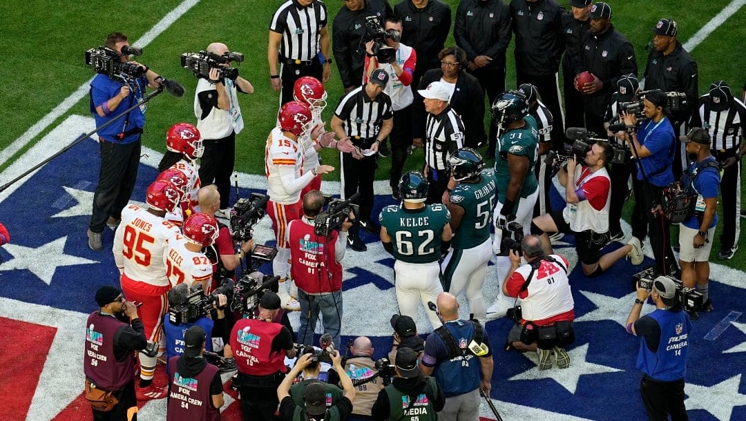 Kansas City Chiefs and Philadelphia Eagles players gather at midfield for the coin toss prior to the NFL Super Bowl 57 football game, Sunday, Feb. 12, 2023, in Glendale, Ariz. (AP Photo/David J. Phillip)