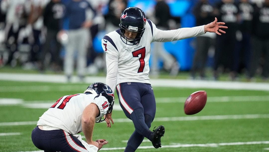 Houston Texans place kicker Ka'imi Fairbairn (7) kicks a field goal during the first half of an NFL football game between the Houston Texans and Indianapolis Colts, Sunday, Jan. 8, 2023, in Indianapolis.