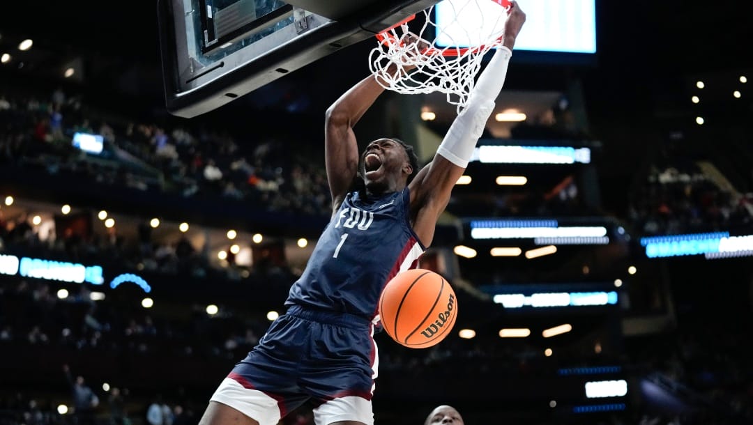 Fairleigh Dickinson guard Joe Munden Jr. (1) dunks against Florida Atlantic in the second half of a second-round men's college basketball game in the NCAA Tournament Sunday, March 19, 2023, in Columbus, Ohio. (AP Photo/Paul Sancya)