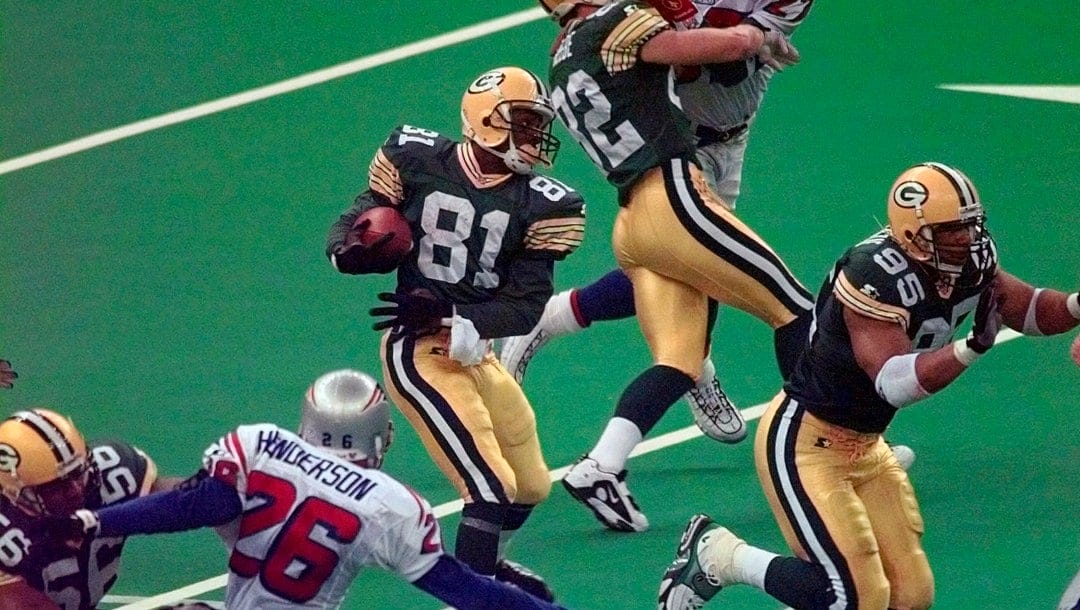 FILE - In this Jan. 26, 1997, file photo, Green Bay Packers' Desmond Howard (81) heads out on a 99-yard kickoff return during the third quarter against New England Patriots in NFL football's Super Bowl XXXI in New Orleans. Howard, the Most Valuable Player, set a Super Bowl record with 244 return yards and the Packers won 35-21.
