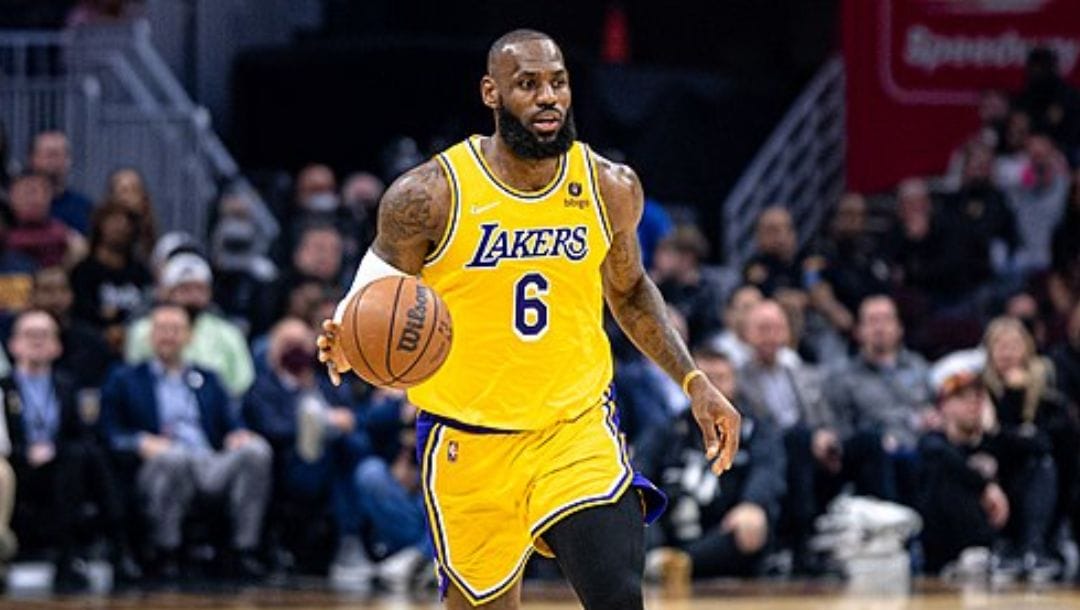 LeBron James dribbles the double during the game of the Los Angeles Lakers @ Cleveland Cavaliers, March 21, 2022.