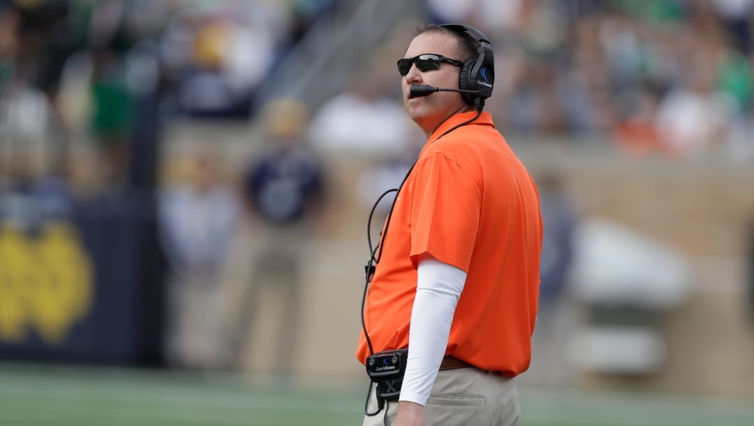 Bowling Green head coach Scot Loeffler in action during the first half of an NCAA college football game against Notre Dame, Saturday, Oct. 5, 2019, in South Bend, Ind.