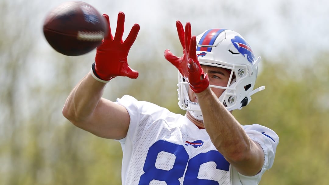 Buffalo Bills tight end Dalton Kincaid (86) makes a catch during the NFL football team's rookie minicamp in Orchard Park, N.Y., Friday May 12, 2023.