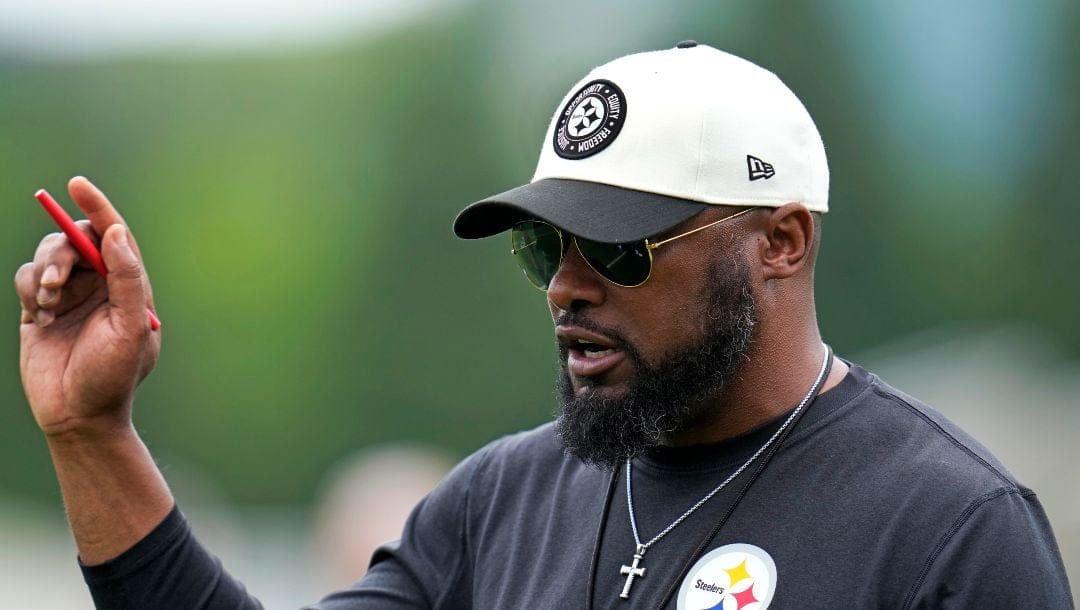 Pittsburgh Steelers coach Mike Tomlin gives instruction during the first day of the the NFL football team's minicamp, in Pittsburgh on Tuesday, June 13, 2023.