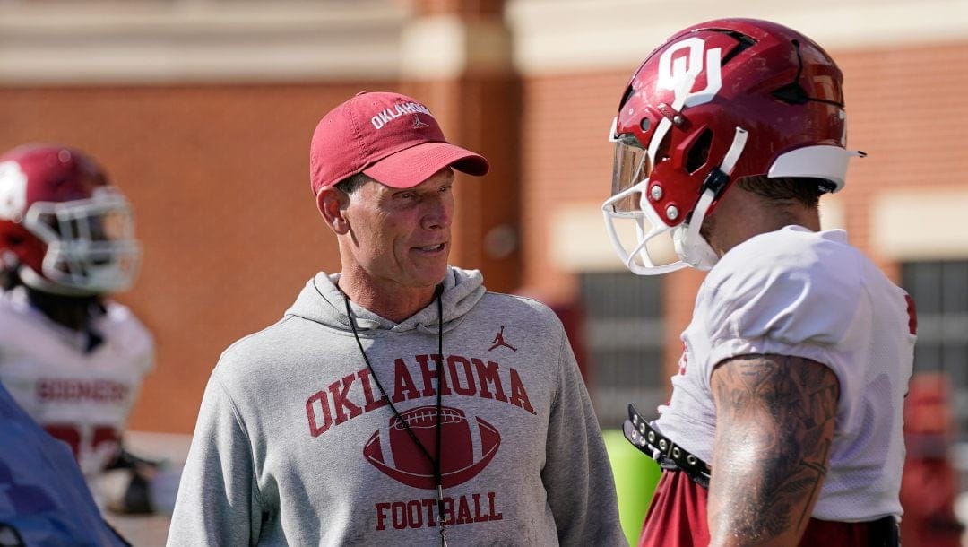 Oklahoma head coach Brent Venables, left, talks with linebacker Jaren Kanak, right, during an NCAA college football spring practice, Monday, April 10, 2023, in Norman, Okla. (