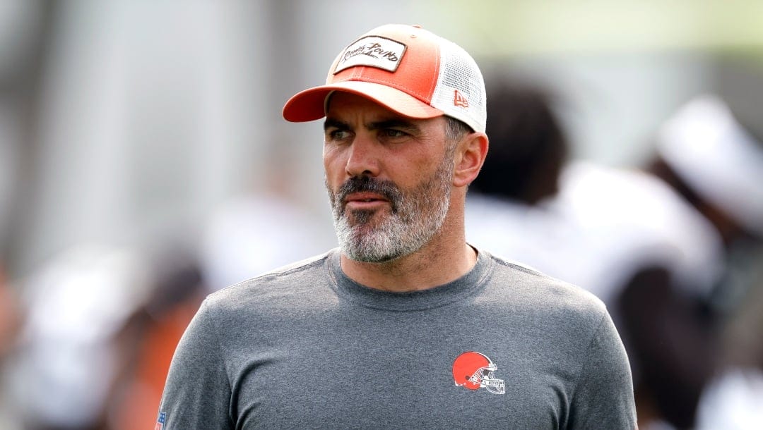 Cleveland Browns head coach Kevin Stefanski watches a drill at the NFL football team's practice facility Tuesday, June 6, 2023, in Berea, Ohio. (AP Photo/Ron Schwane)