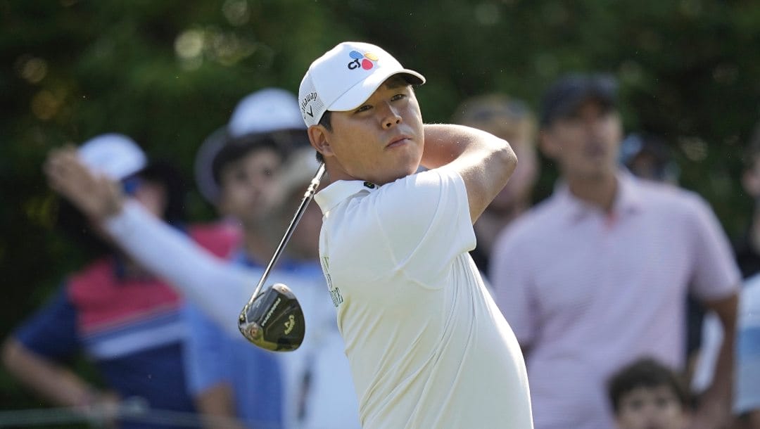 Si Woo Kim, of South Korea, tees of on the 15th hole during the first round of the Memorial golf tournament, Thursday, June 1, 2023, in Dublin, Ohio.