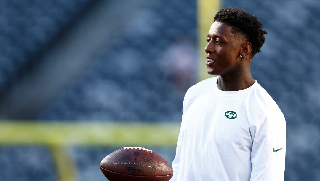 New York Jets cornerback Sauce Gardner (1) on the field before an an NFL pre-season football game against the Tampa Bay Buccaneers Saturday, Aug. 19, 2022, in East Rutherford, NJ. (AP Photo/Rich Schultz)