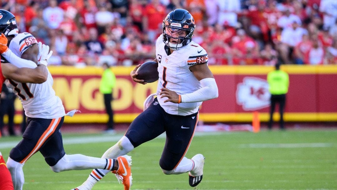 Chicago Bears quarterback Justin Fields runs the ball against the Kansas City Chiefs during the second half of an NFL football game, Sunday, Sept. 24, 2023 in Kansas City, Mo.