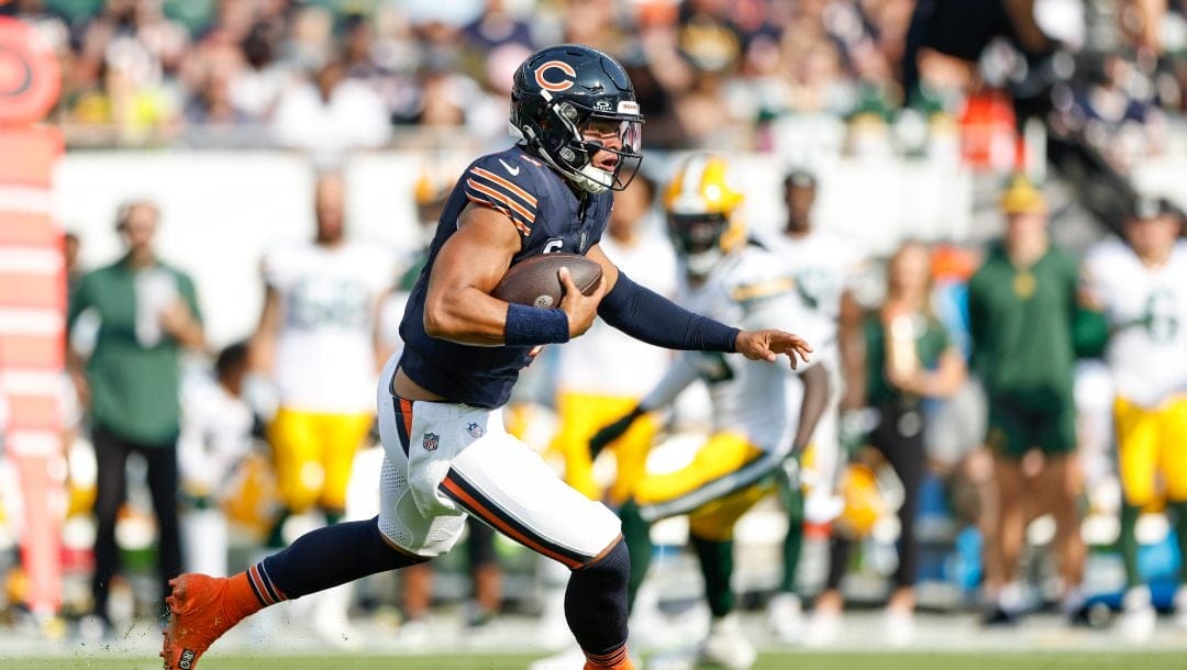 Chicago Bears quarterback Justin Fields (1) runs with the ball against the Green Bay Packers during the first half of an NFL football game, Sunday, Sept. 10, 2023, in Chicago.