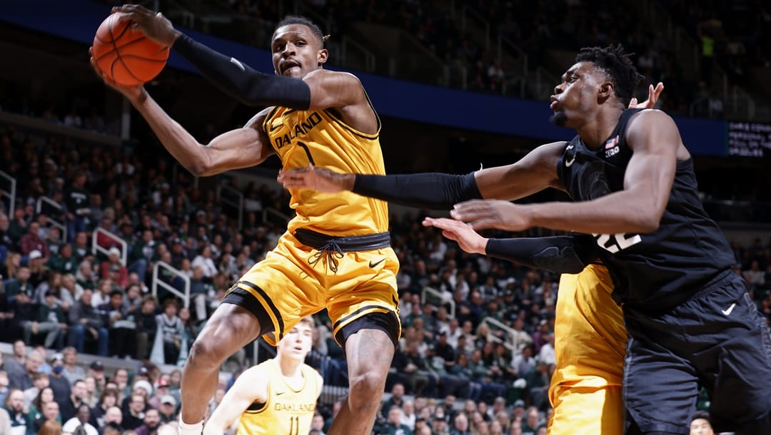 Oakland's Keaton Hervey, left, grabs a rebound against Michigan State's Mady Sissoko during the second half of an NCAA college basketball game, Wednesday, Dec. 21, 2022, in East Lansing, Mich. Michigan State won 67-54.