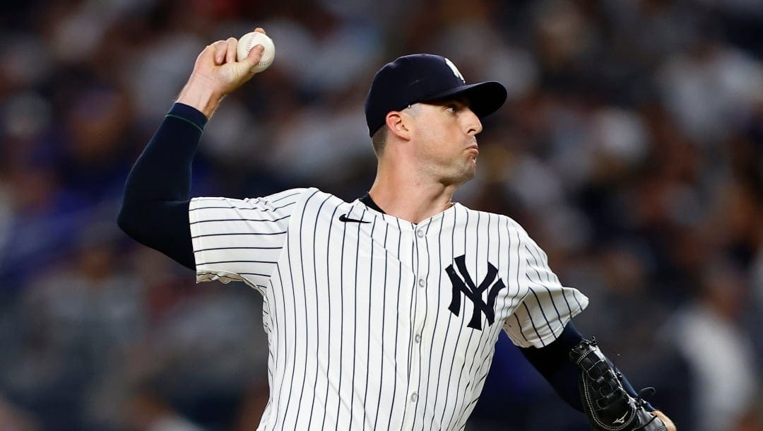 New York Yankees' Clay Holmes pitches against the Los Angeles Dodgers during the ninth inning of a baseball game, Sunday, June 9, 2024, in New York. The Yankees won 6-4. (AP Photo/Noah K. Murray)