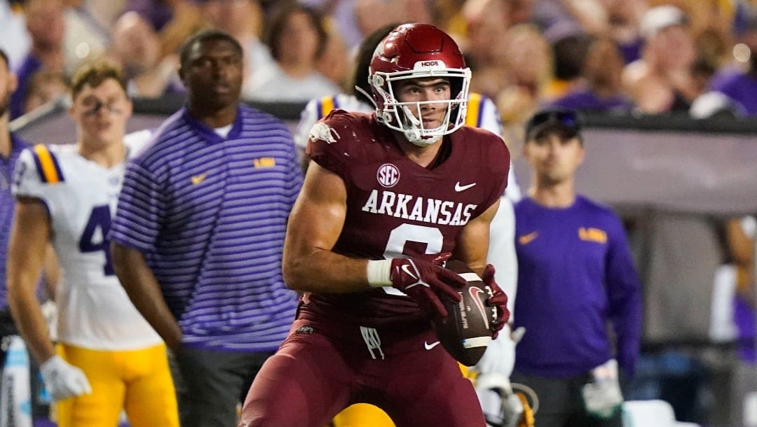 Arkansas tight end Luke Hasz (9) pulls in a touchdown reception in the second half of an NCAA college football game against LSU in Baton Rouge, La., Saturday, Sept. 23, 2023. LSU won 34-31. (AP Photo/Gerald Herbert)