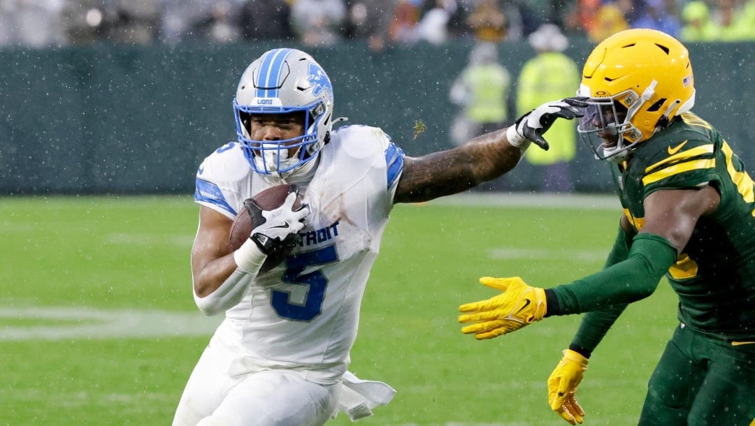 Detroit Lions running back David Montgomery (5) carries during the first half of an NFL football game against the Green Bay Packers, Sunday, Nov. 3, 2024, in Green Bay, Wis. (AP Photo/Mike Roemer)