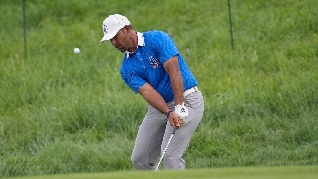 Rafael Campos, of Puerto Rico, chip onto the 17th green during the first round of the men's golf event at the 2024 Summer Olympics, Thursday, Aug. 1, 2024, at Le Golf National in Saint-Quentin-en-Yvelines, France.