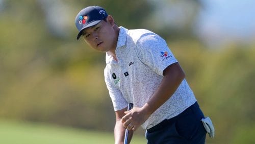 Si Woo Kim, of South Korea, watches a putt at the 10th green during the second round of The Sentry golf event, Friday, Jan. 3, 2025, at Kapalua Plantation Course in Kapalua, Hawaii.