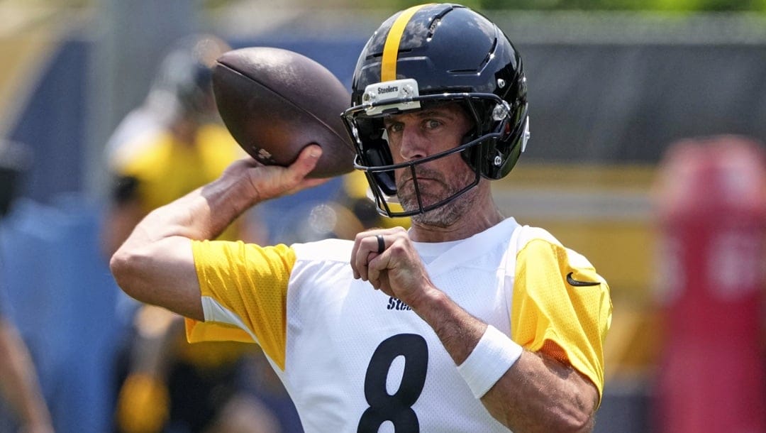 Pittsburgh Steelers quarterback Aaron Rodgers (8) throws. during practice at NFL football minicamp, Tuesday, June 10, 2025, in Pittsburgh.